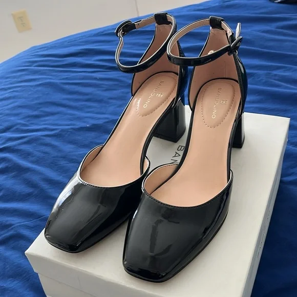 Bandolino Black Patent Leather Heels - Picture 2 of 9